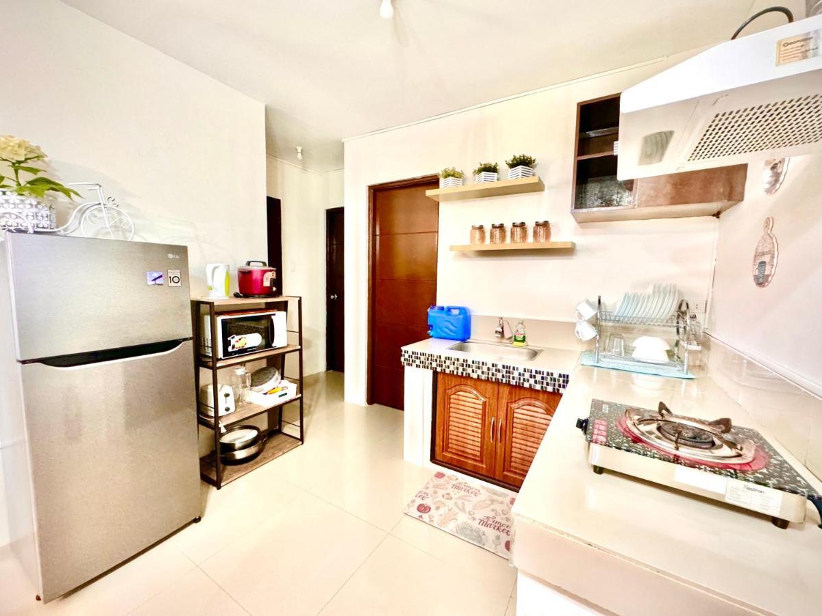 Fully Furnished Apartment With Netflix And Wifi Batangas Exterior foto