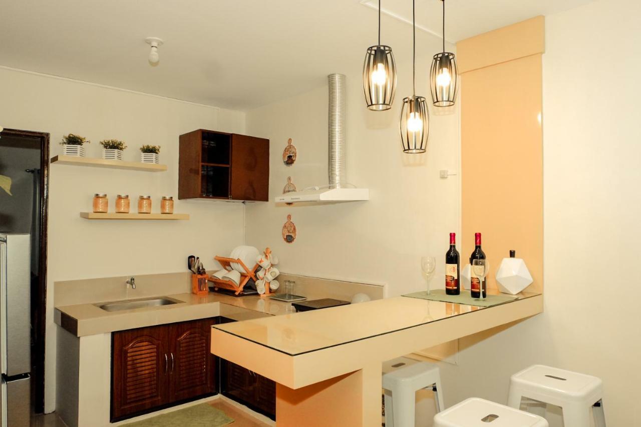Fully Furnished Apartment With Netflix And Wifi Batangas Exterior foto